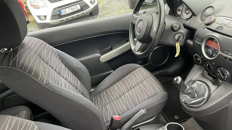 MAZDA 2 -