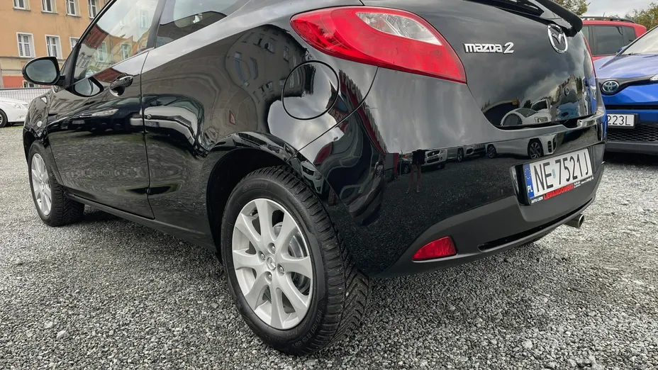 MAZDA 2 -