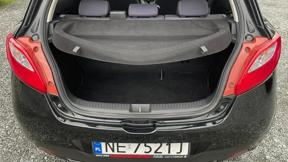 MAZDA 2 -