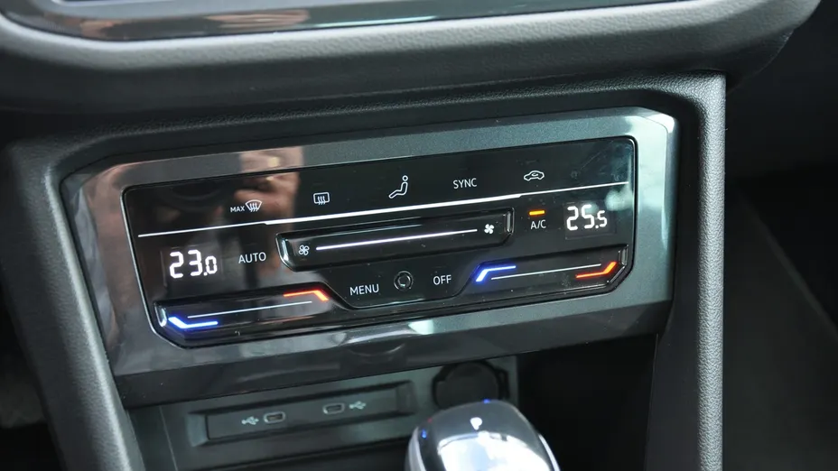 VOLKSWAGEN Tiguan -