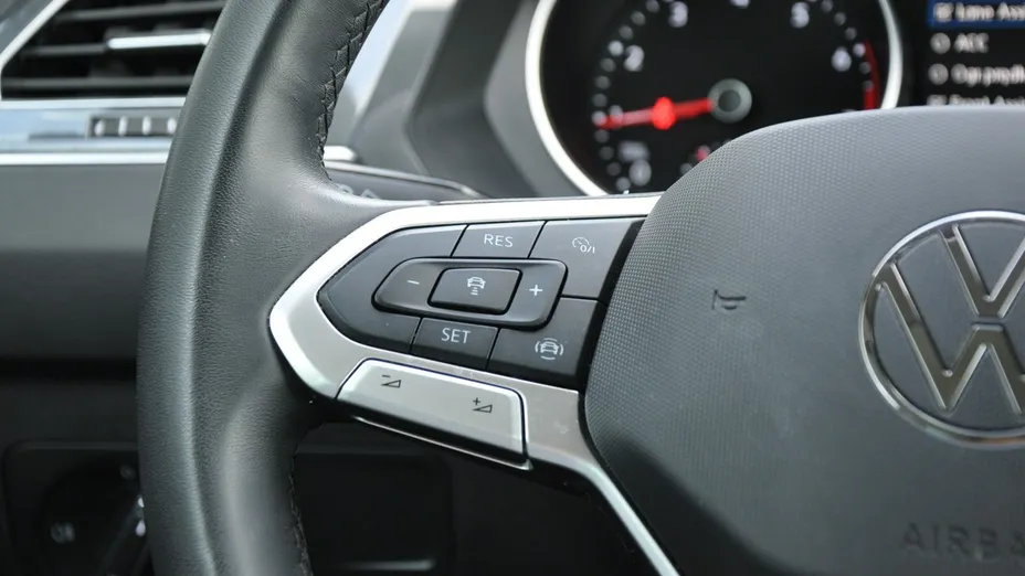 VOLKSWAGEN Tiguan -
