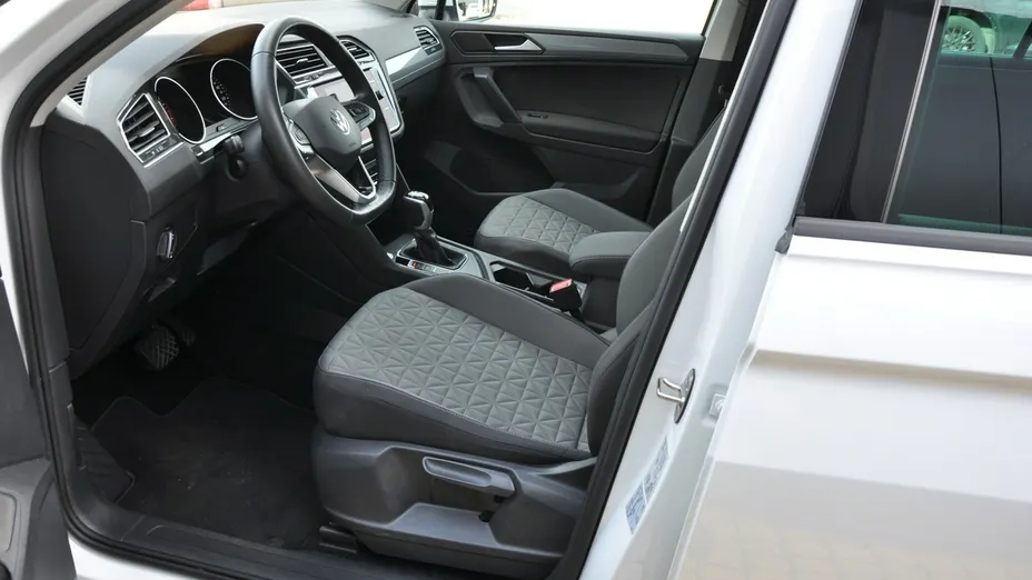 VOLKSWAGEN Tiguan -