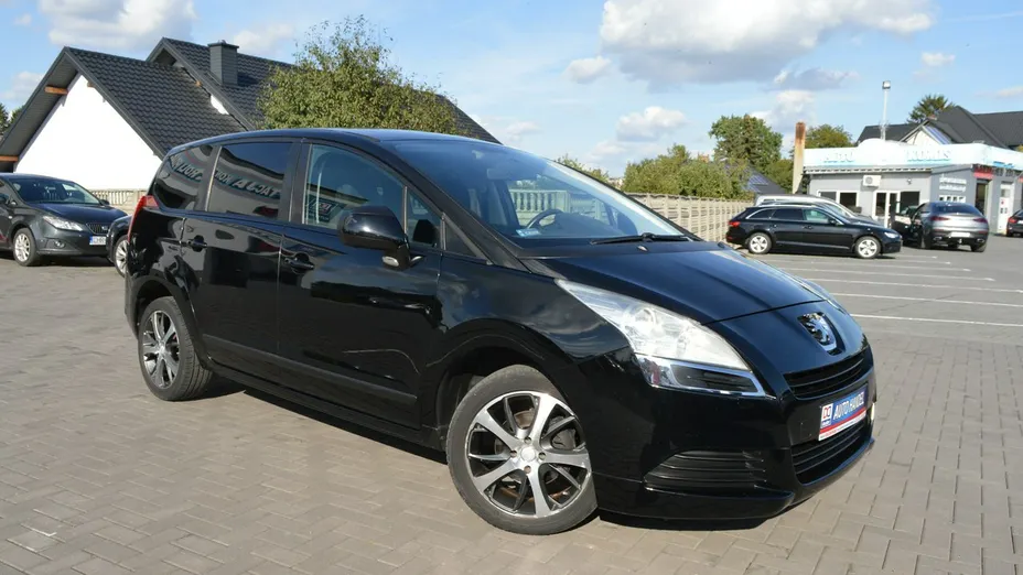 PEUGEOT 5008 -