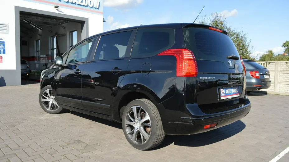 PEUGEOT 5008 -