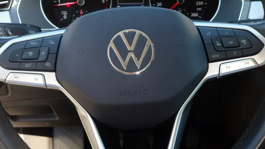 VOLKSWAGEN Passat -