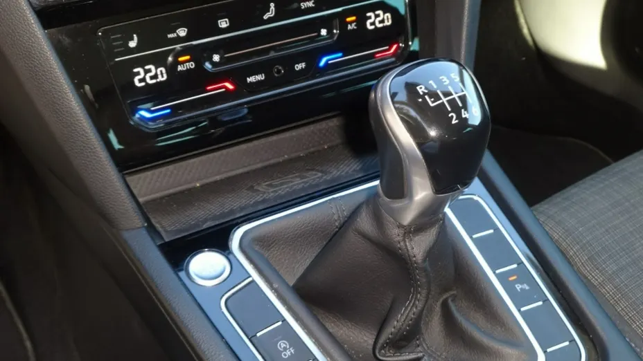 VOLKSWAGEN Passat -