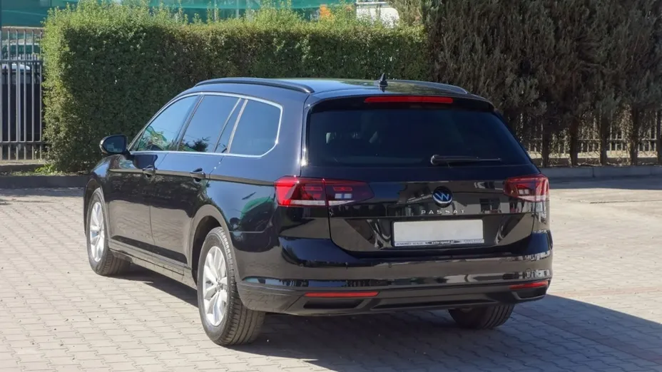 VOLKSWAGEN Passat -