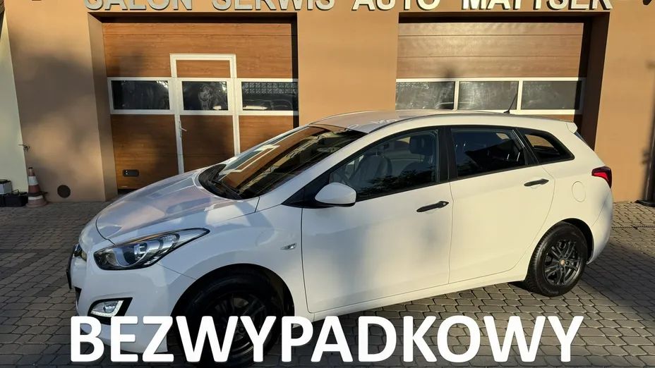 HYUNDAI i30 -