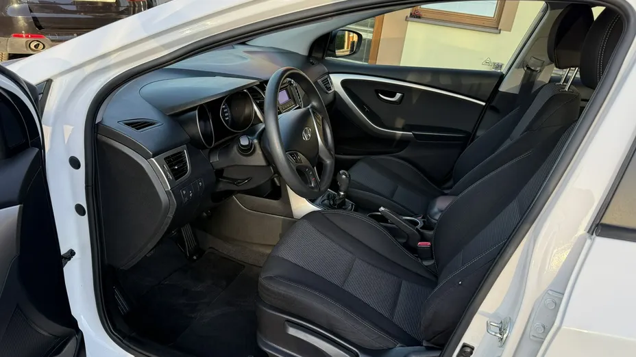 HYUNDAI i30 -