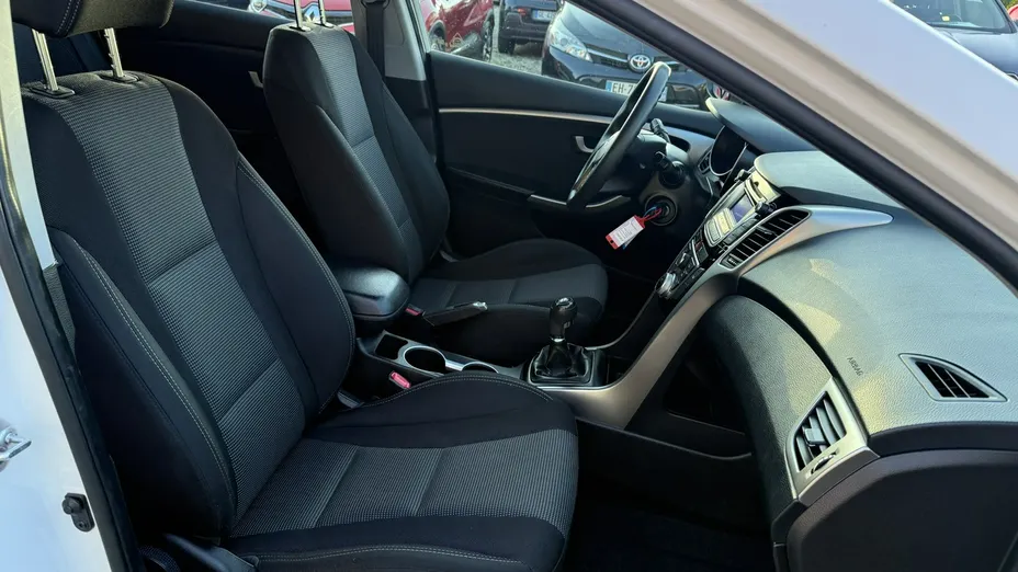 HYUNDAI i30 -