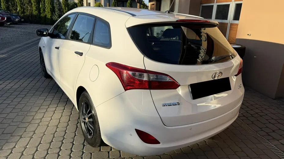 HYUNDAI i30 -