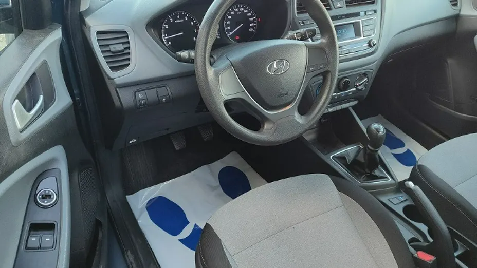 HYUNDAI i20 -