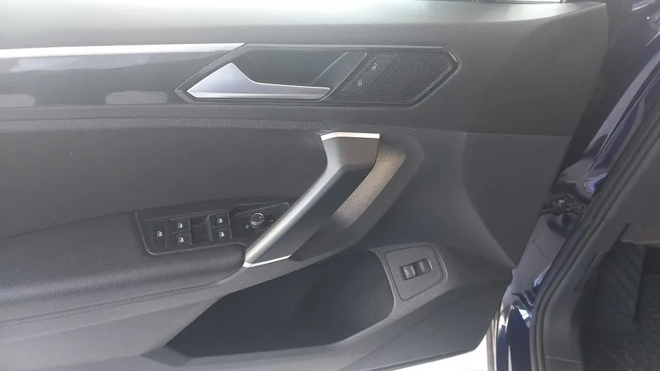 VOLKSWAGEN Tiguan -