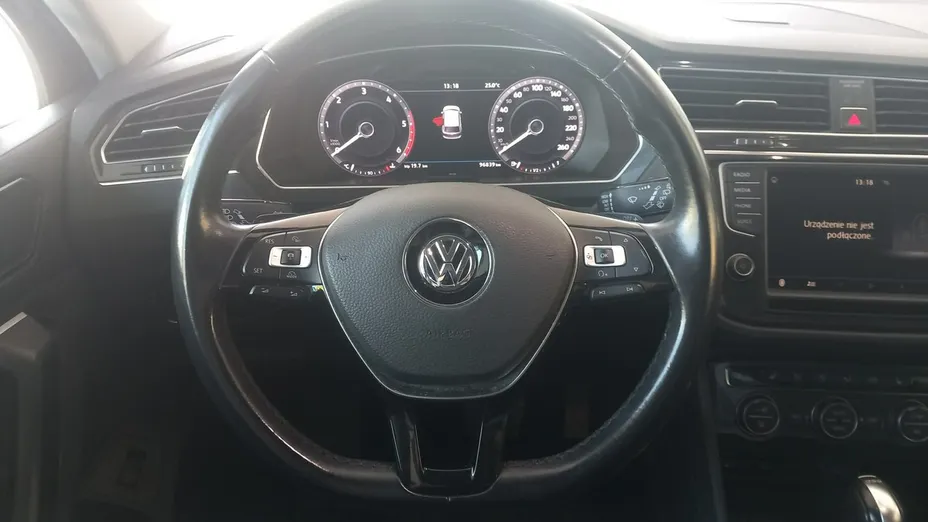 VOLKSWAGEN Tiguan -