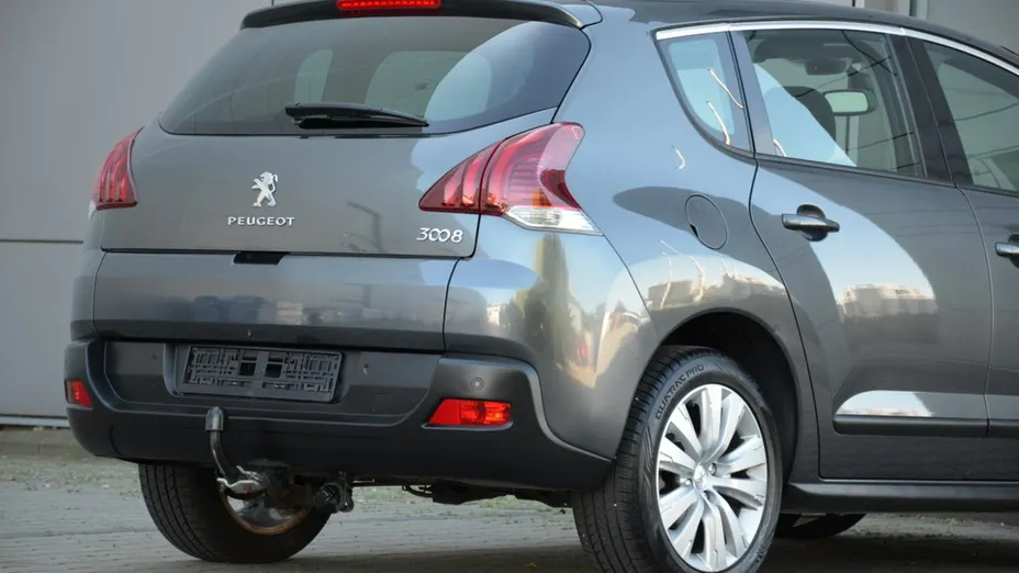 PEUGEOT 3008 -