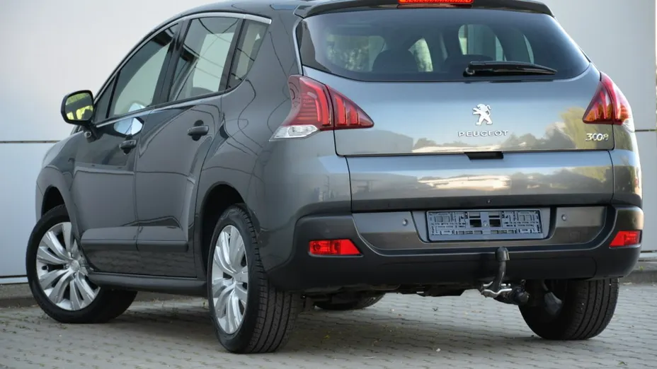 PEUGEOT 3008 -