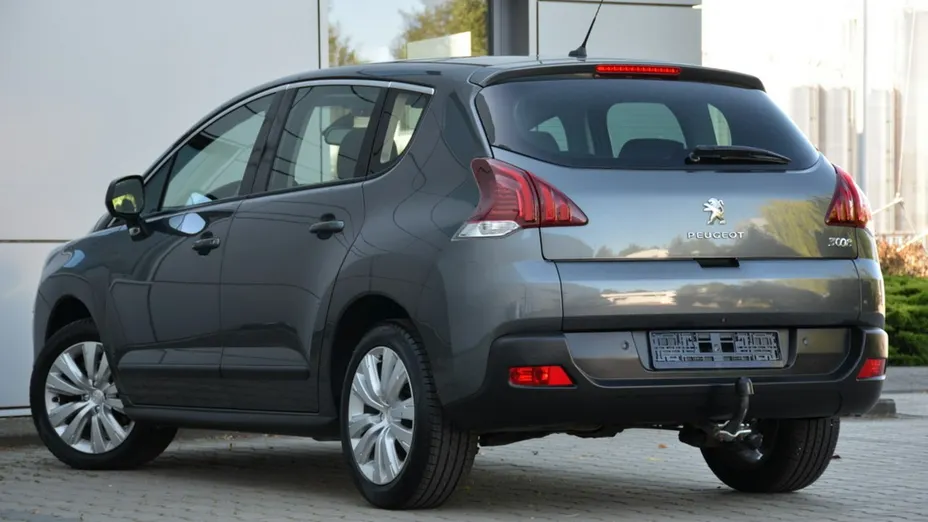 PEUGEOT 3008 -