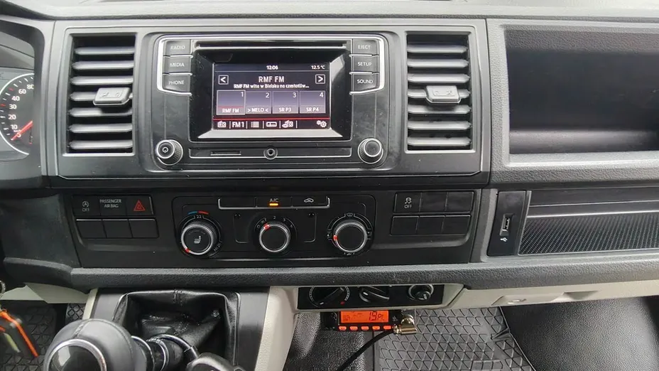 VOLKSWAGEN Transporter -