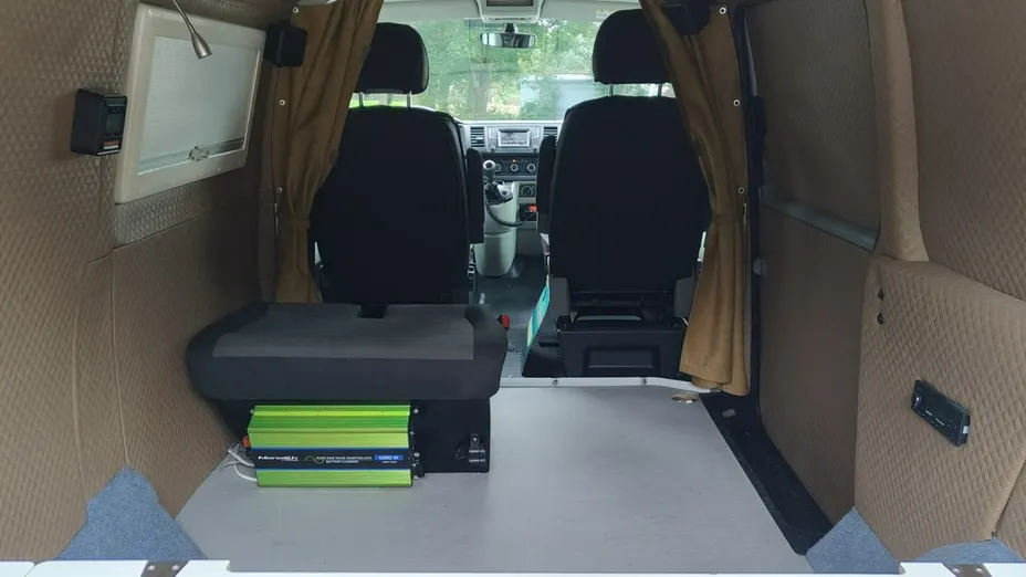 VOLKSWAGEN Transporter -