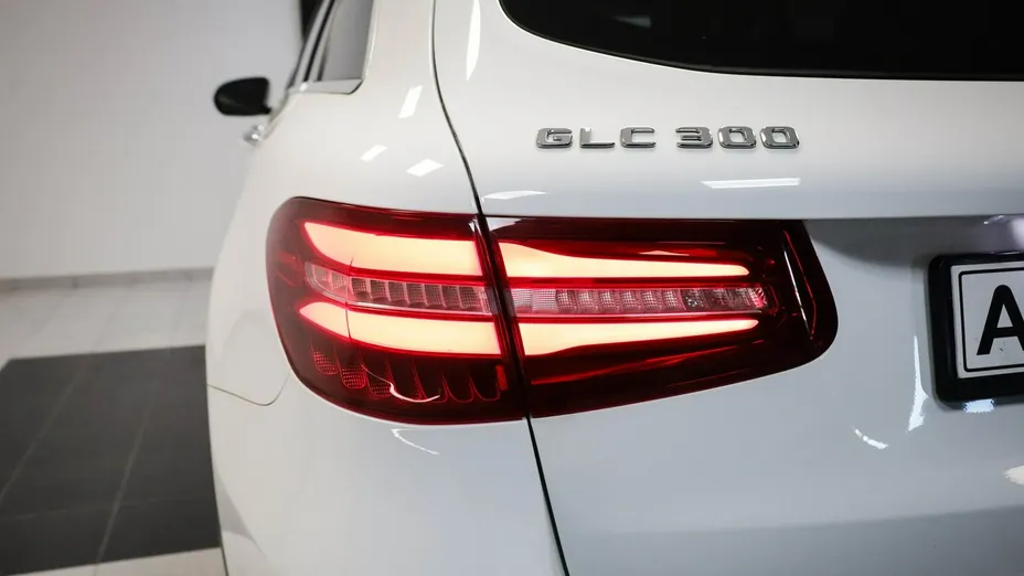 MERCEDES-BENZ GLC -