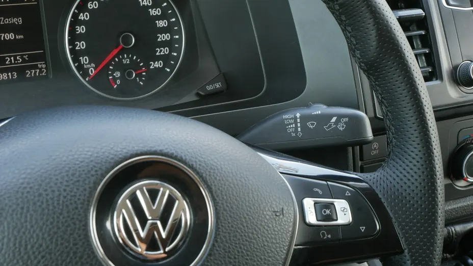 VOLKSWAGEN Transporter -