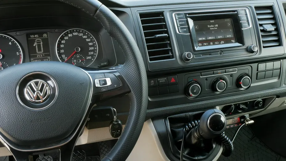 VOLKSWAGEN Transporter -