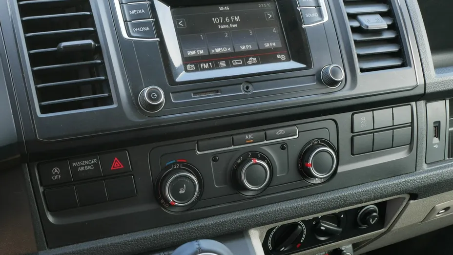 VOLKSWAGEN Transporter -