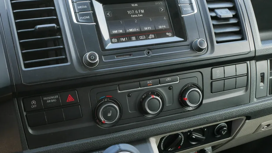 VOLKSWAGEN Transporter -