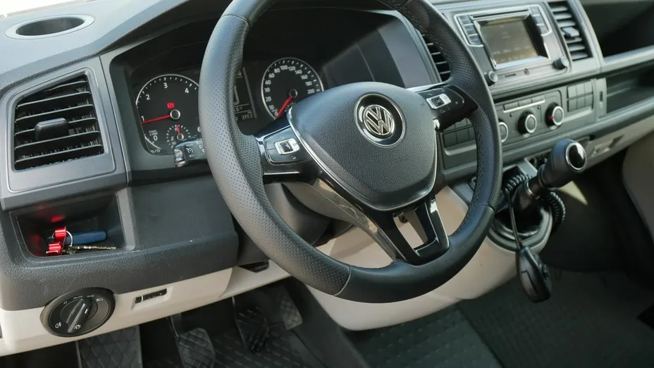VOLKSWAGEN Transporter -