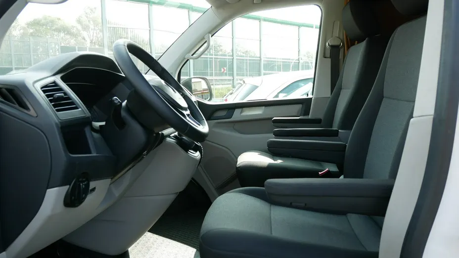 VOLKSWAGEN Transporter -
