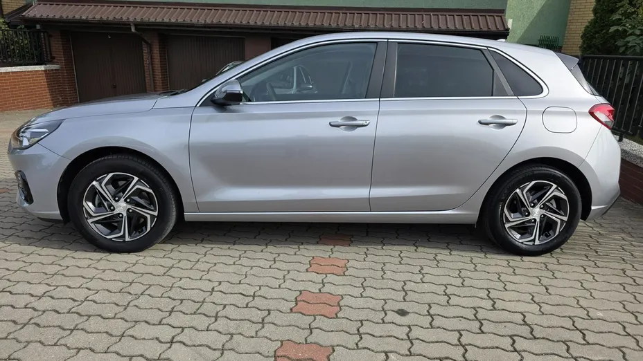 HYUNDAI i30 -