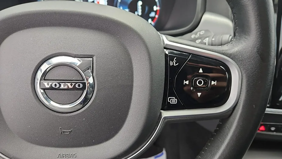 VOLVO V90 -
