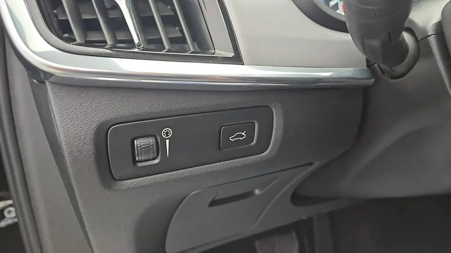 VOLVO V90 -