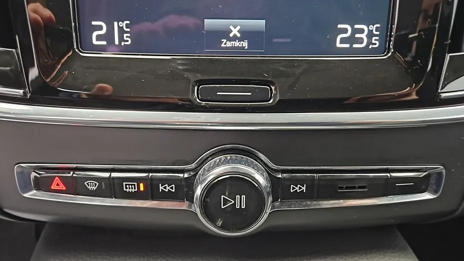 VOLVO V90 -