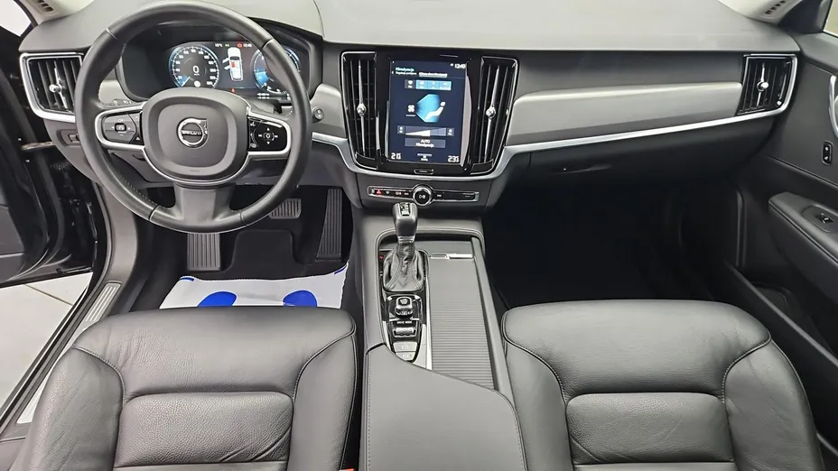 VOLVO V90 -