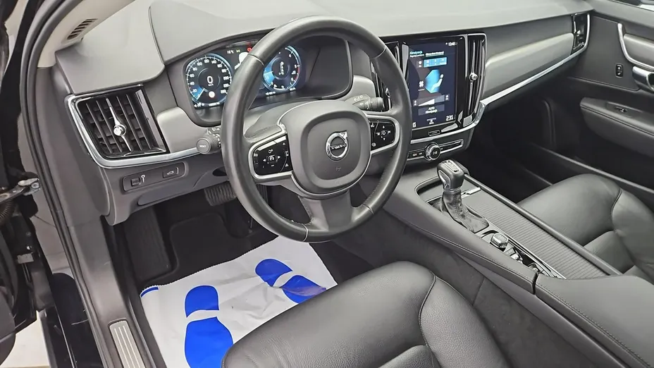 VOLVO V90 -