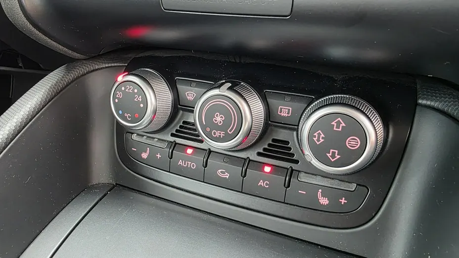 AUDI TT -