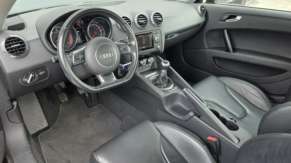 AUDI TT -