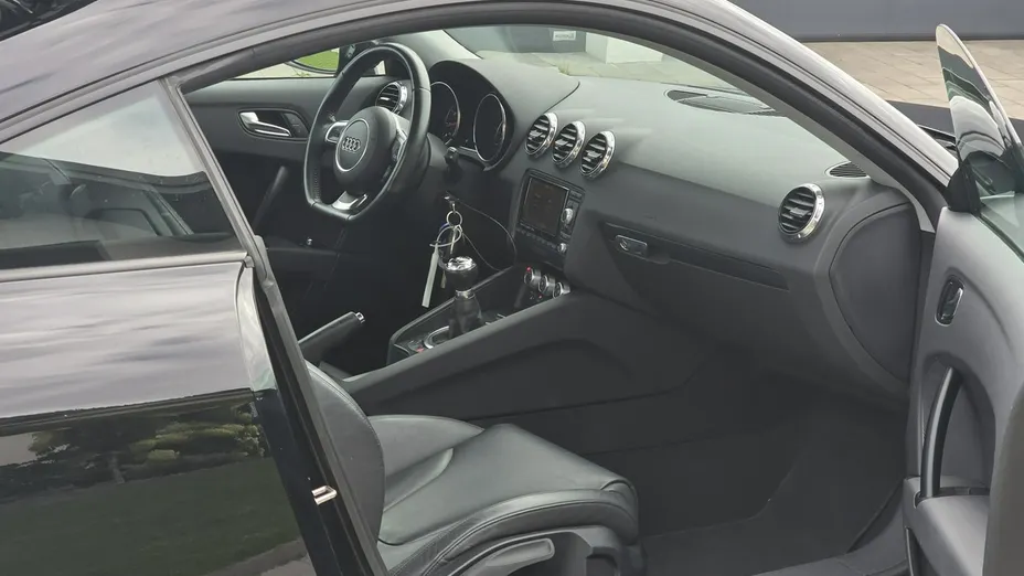 AUDI TT -