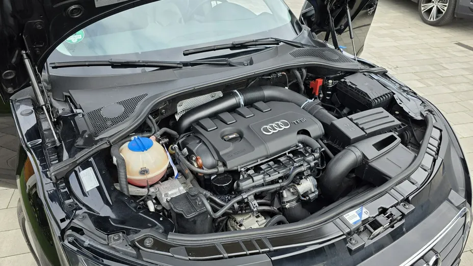 AUDI TT -