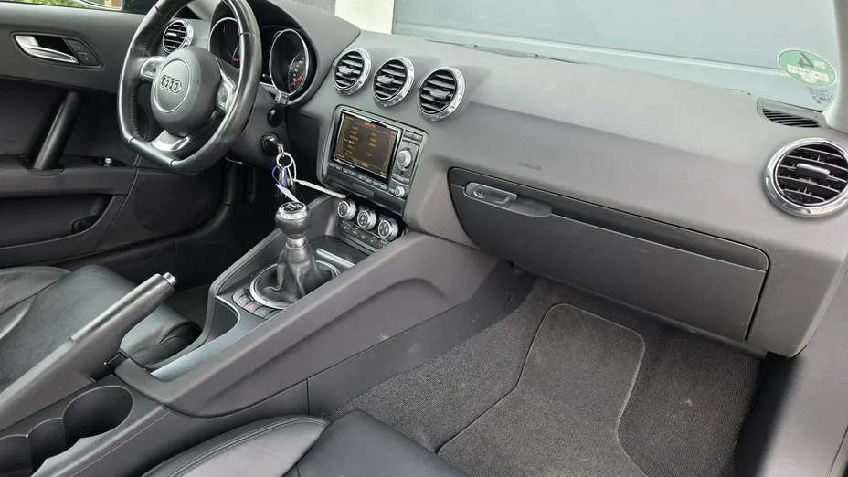 AUDI TT -
