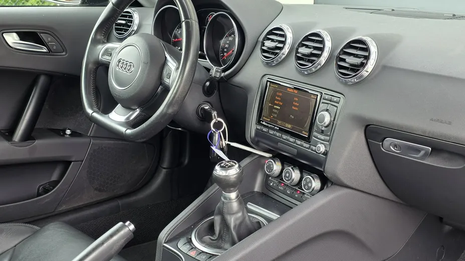 AUDI TT -