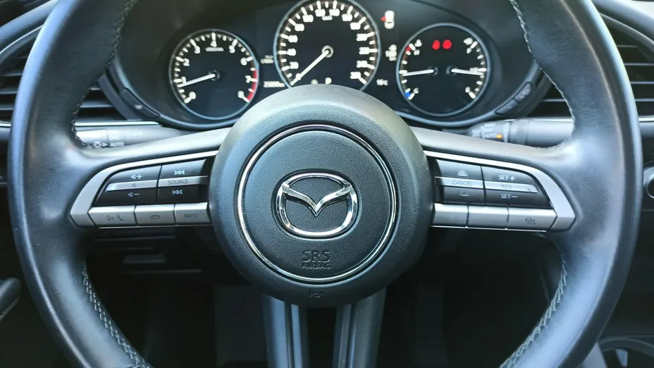 MAZDA 3 -
