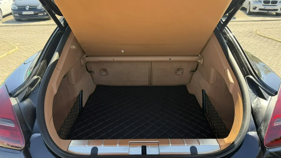 PORSCHE Panamera -