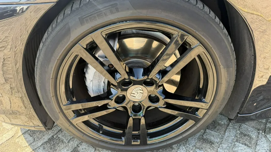 PORSCHE Panamera -