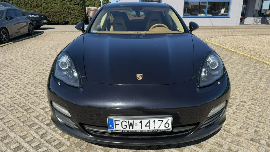 PORSCHE Panamera -