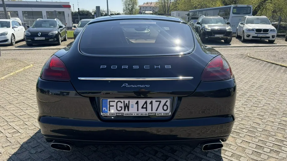 PORSCHE Panamera -