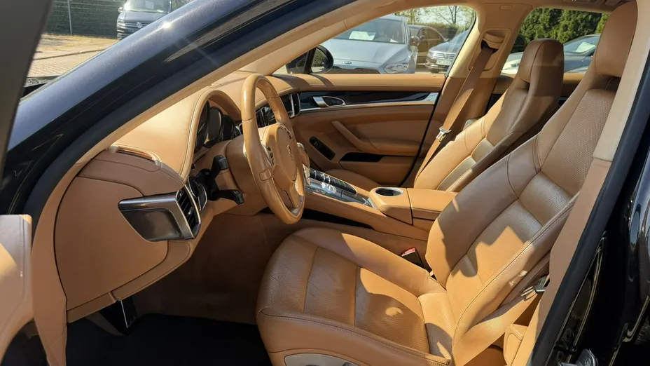 PORSCHE Panamera -