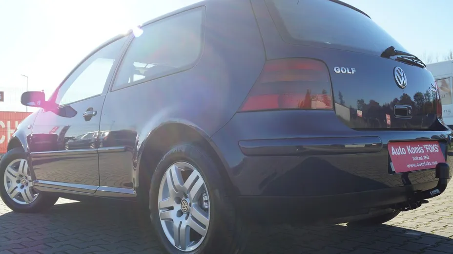 VOLKSWAGEN Golf -