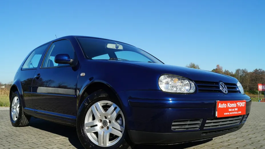 VOLKSWAGEN Golf -